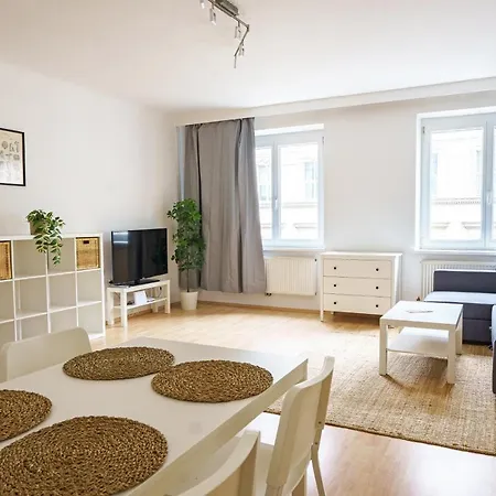 Vienna City Apartment Schottentor-3